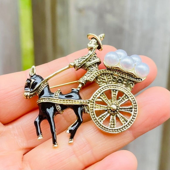 Donkey Cart Brooch Donkey Cart with Man Brooch Pin - Picture 1 of 6